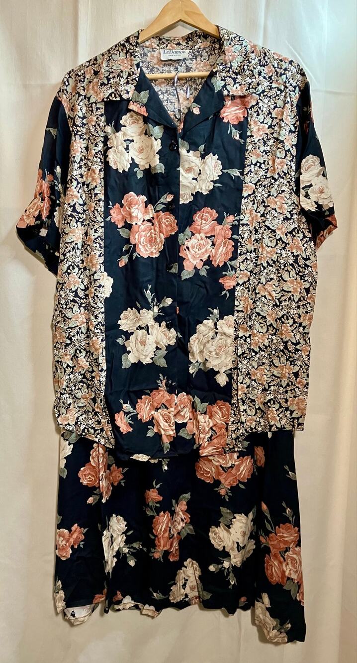 LeDamor Floral Top & Skirt Set Woman’s Size 36/22W.